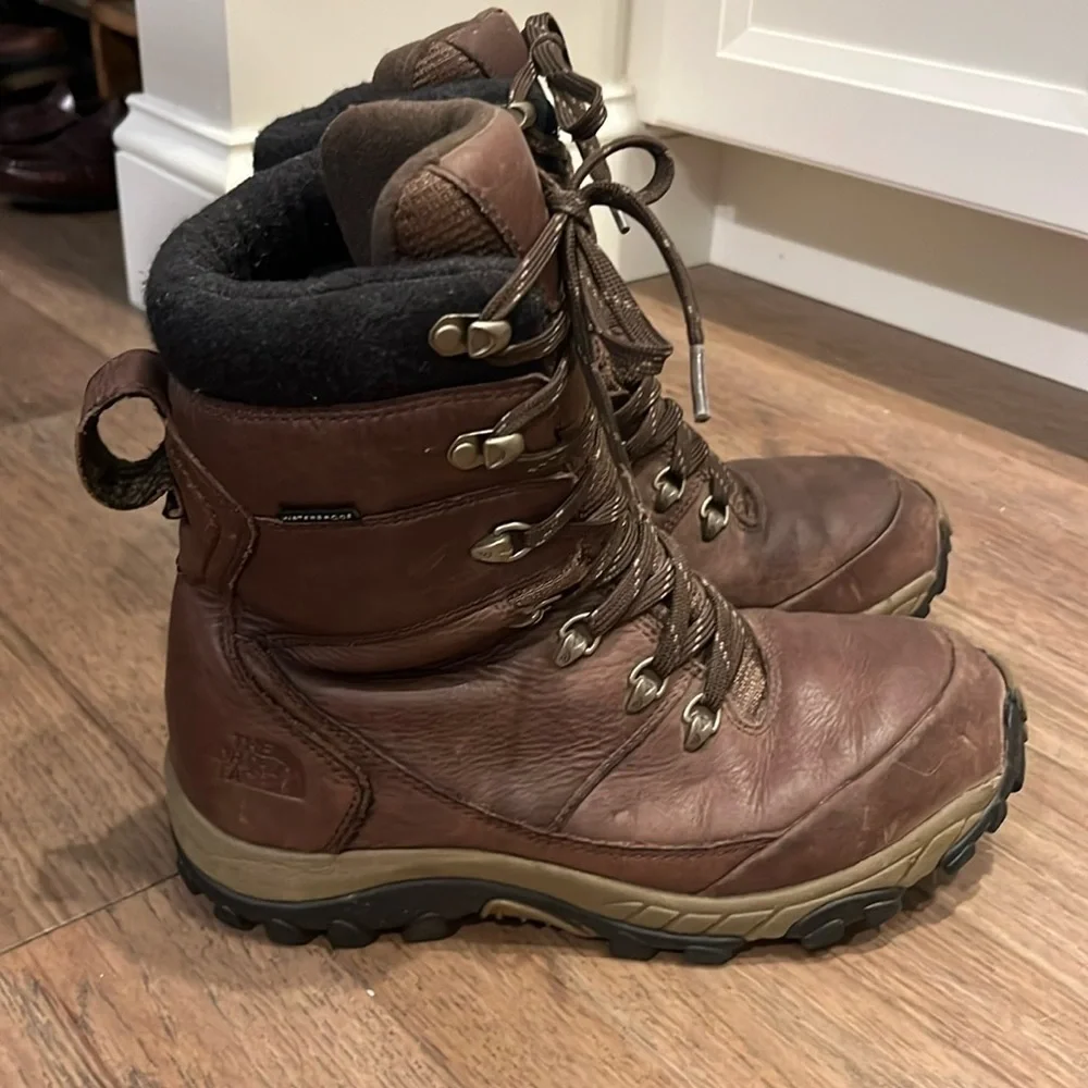 THE NORTH FACE | Chilkat leather insulated waterproof tall boot, size 8